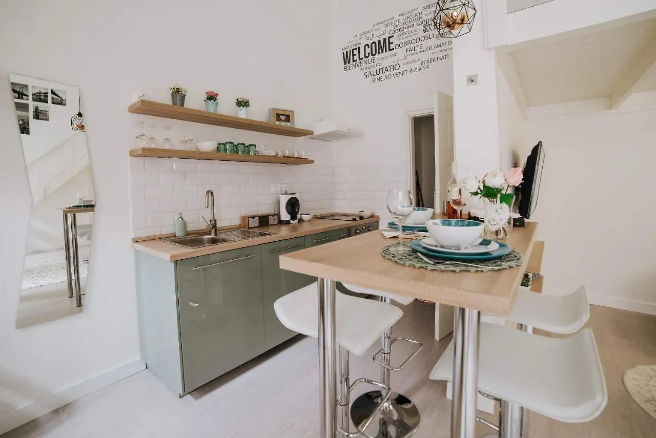 Comfy Apartment With Ac At New York Cafe Budapest