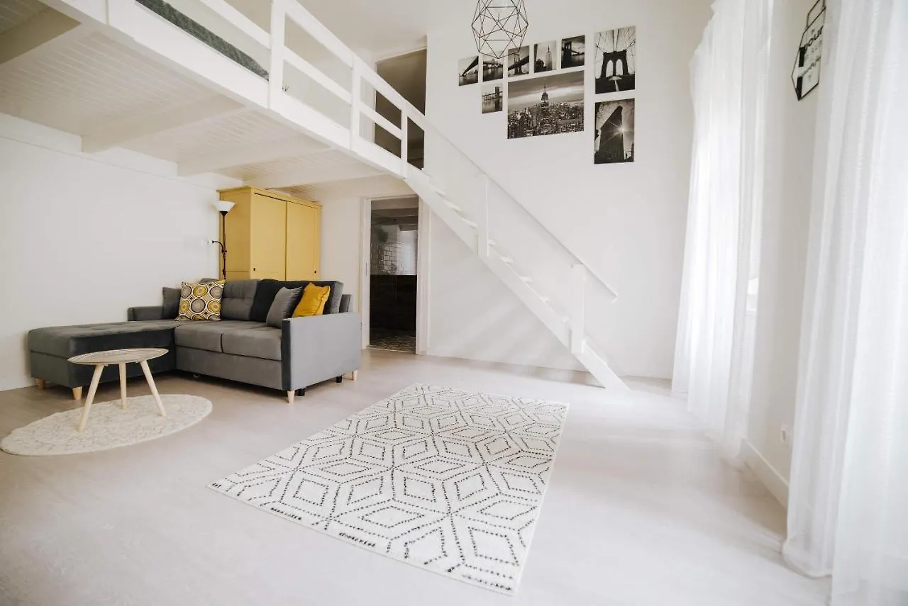 Comfy Apartment With Ac At New York Cafe Budapest