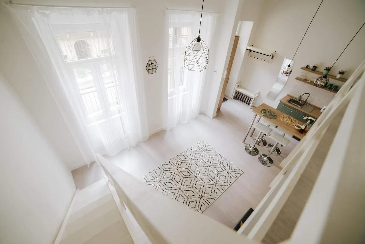 Comfy Apartment With Ac At New York Cafe Budapest